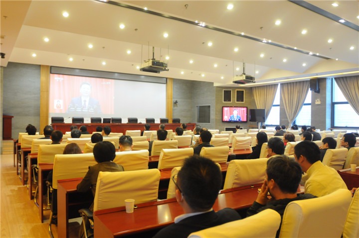 云南天博集团组织宽大党员干部职工收看党的十九大开幕式实况深受鼓舞回声热烈