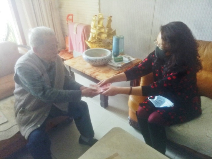 热诚写大爱，，质朴映赤心