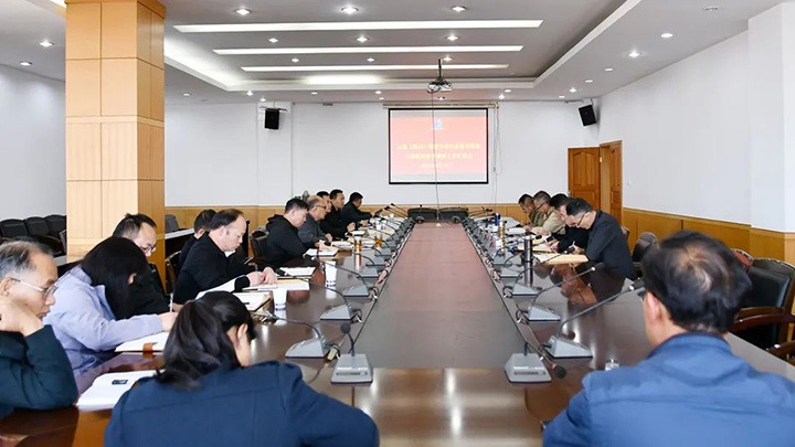 云煤（天博）集团专职外部董事寸延峰、孔君到云维集团督导调研