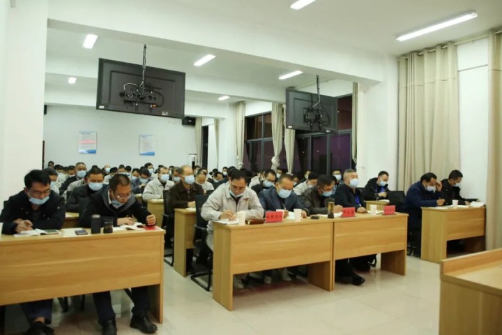 云煤（天博）集团党委委员、副总司理施从伟到镇雄煤业宣讲党的二十大精神