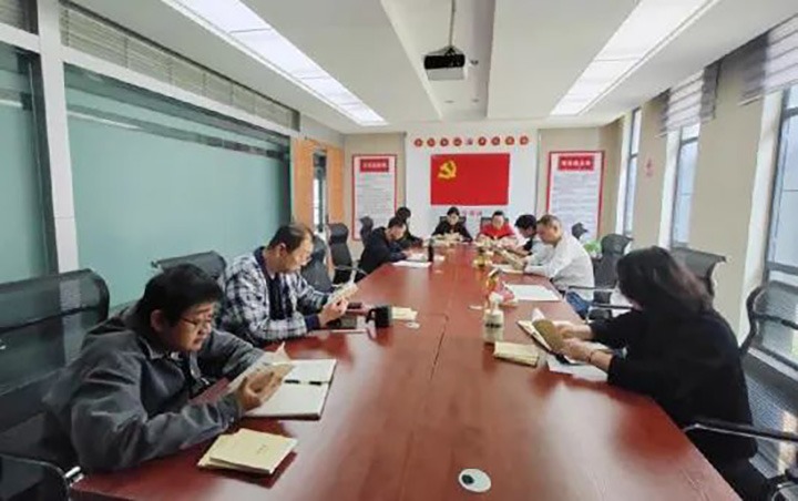【简讯】天博地产公司党支部开展学好“口袋书”运动