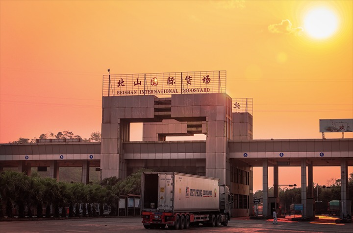 立异通关模式 提升通关时效，，，口岸经济一连发力